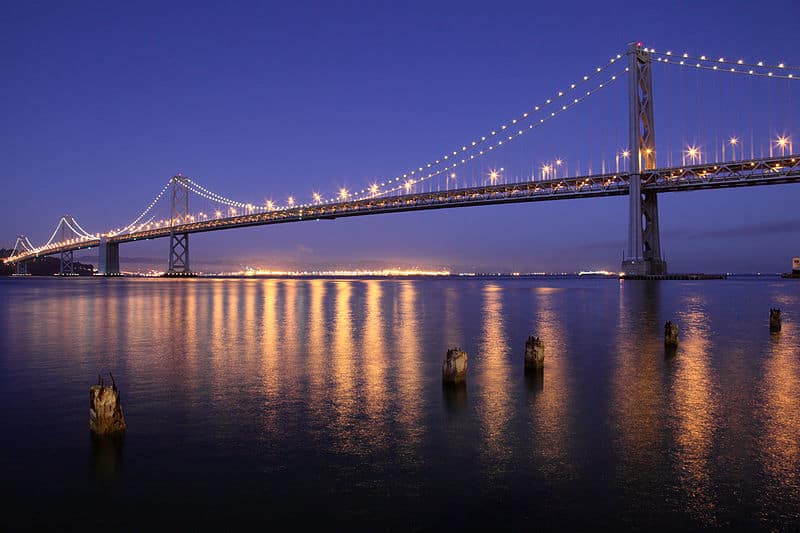 800px-San_Francisco_Oakland_Bay_Bridge_at_night